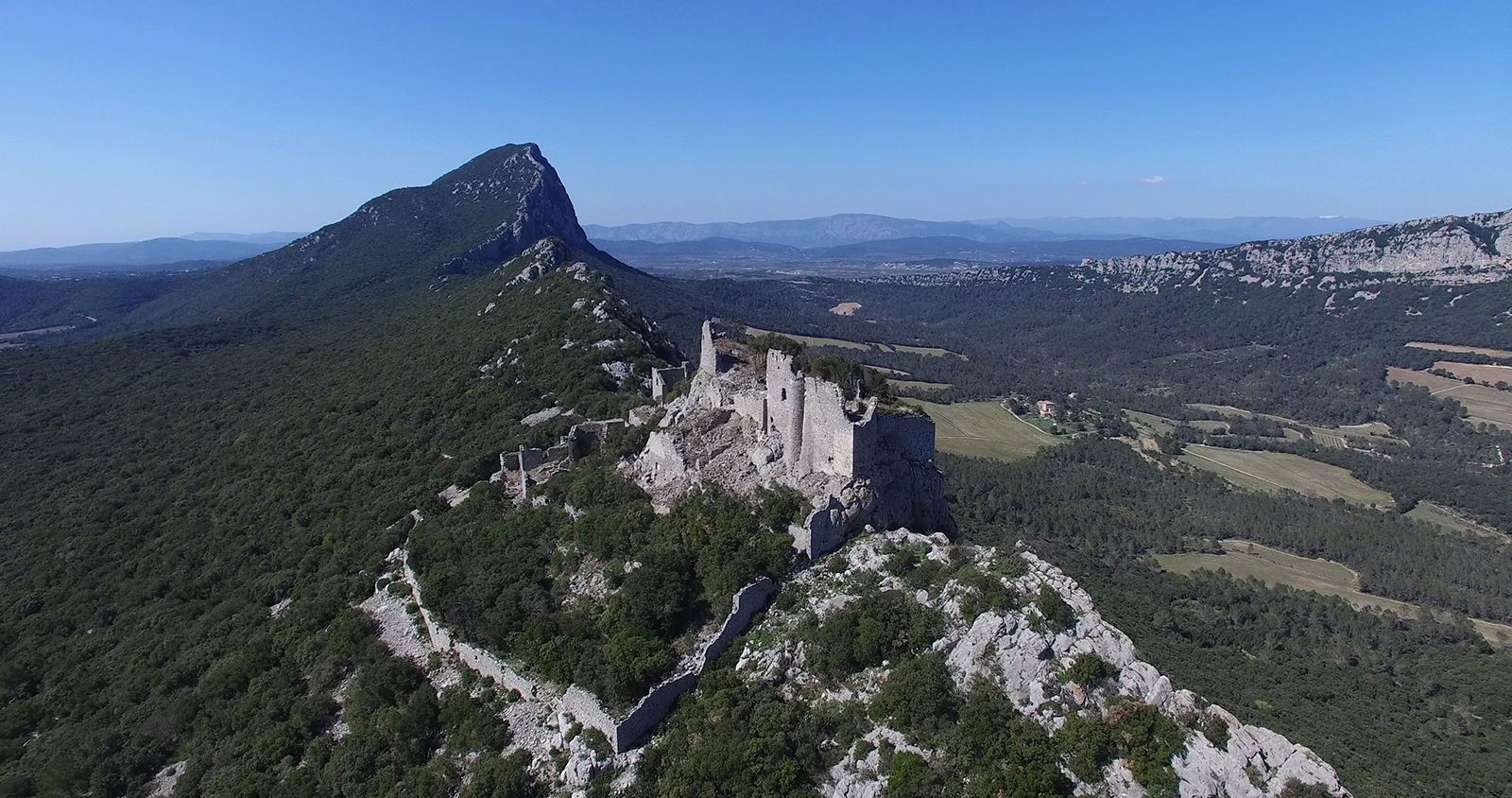 Vidéo aérienne du château de Montferrant