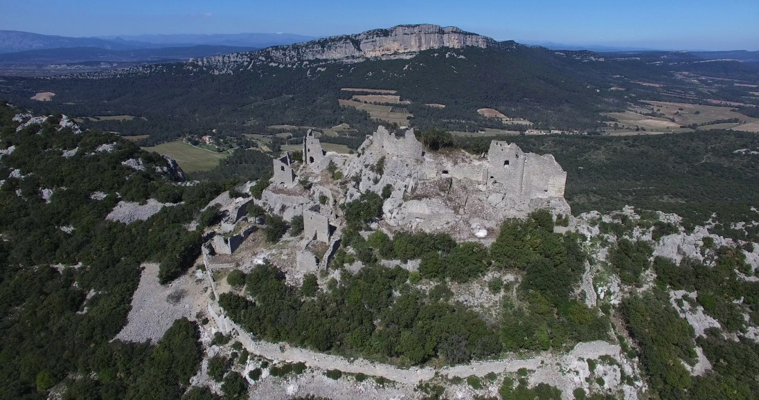 vidéo aérienne du château de Montferrant